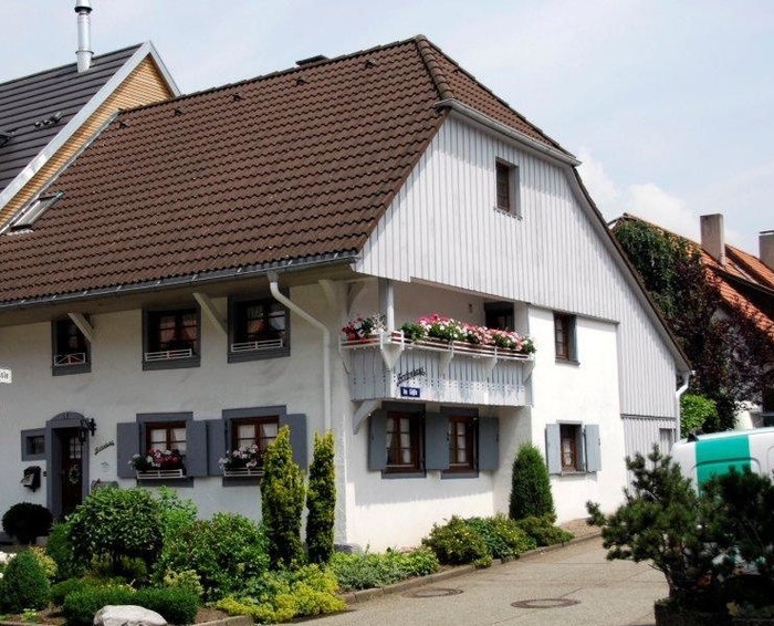 Ferienhaus im Gssle - Komfort-Ferienwohnung im alten Landhausstil in Kirchzarten im Schwarzwald